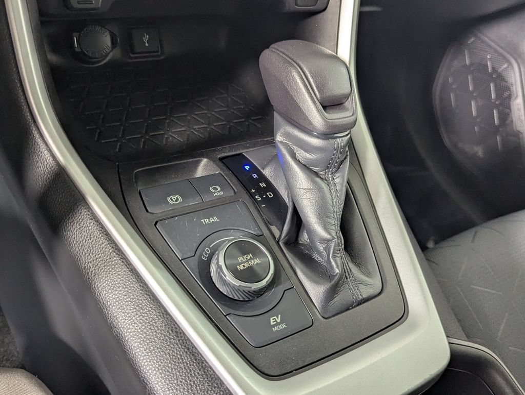 Used 2020 Toyota RAV4 XLE AWD/4WD image 21