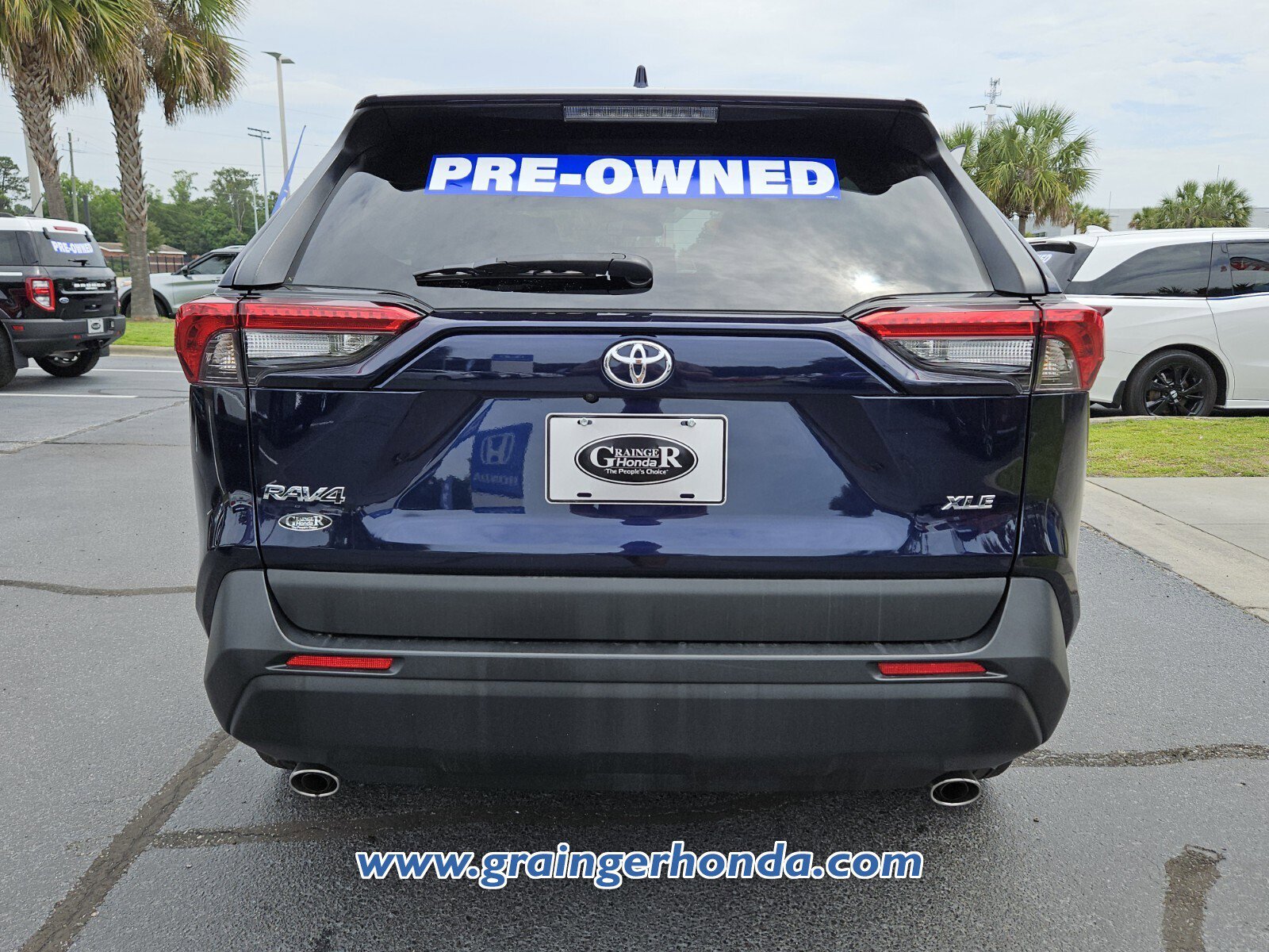 Used 2024 Toyota RAV4 XLE Premium FWD image 4
