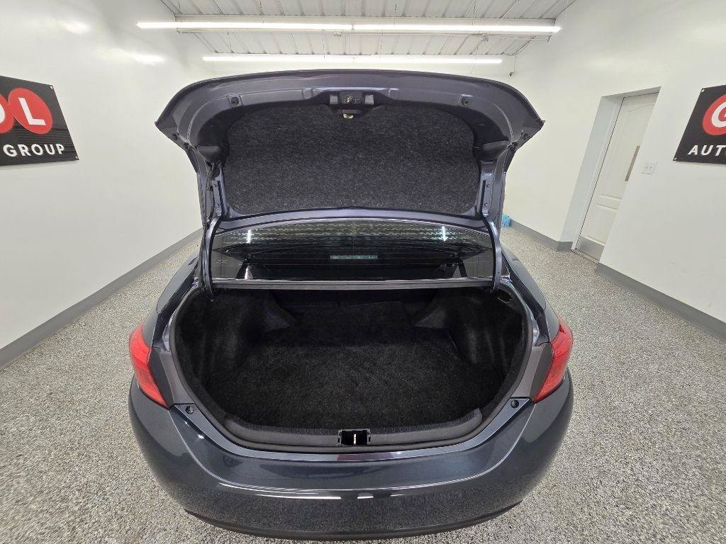 Used 2018 Toyota Corolla SE FWD image 16
