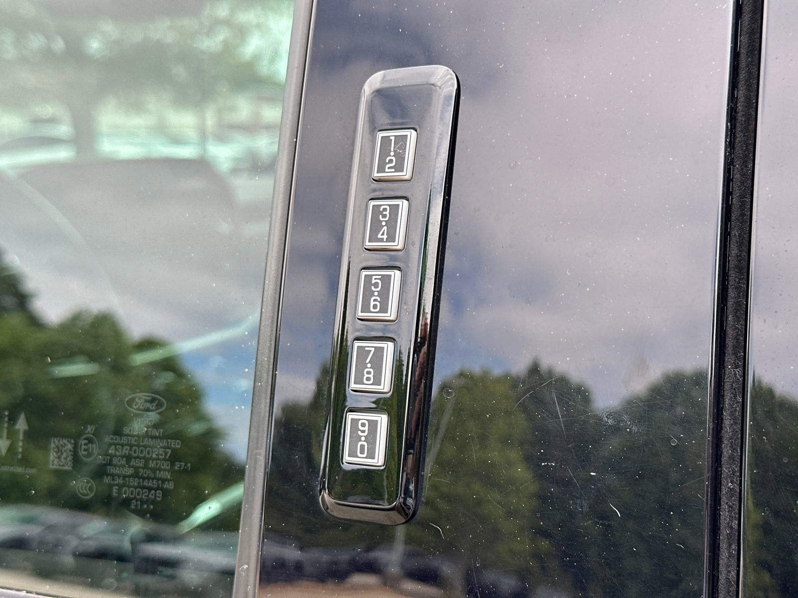 Used 2021 Ford F150 Lariat AWD/4WD image 9
