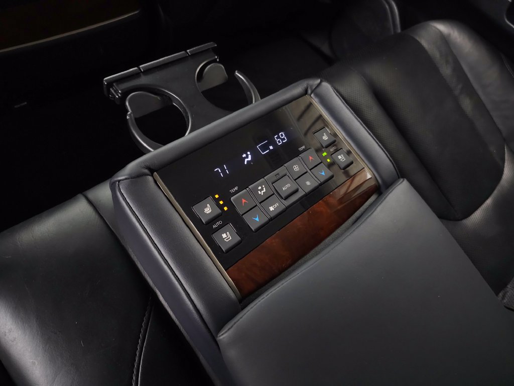 Used 2020 Lexus LX 570 4WD w/ Luxury Package image 35