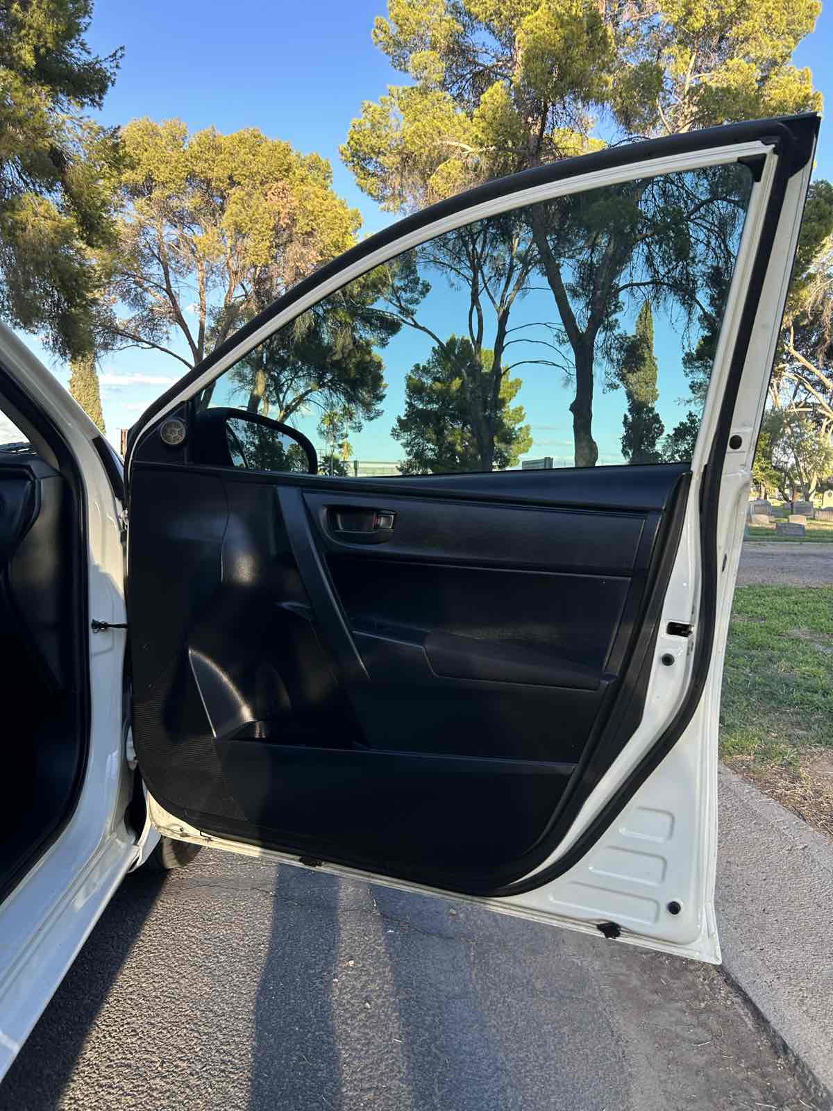 Used 2017 Toyota Corolla L w/ Carpet Mat Package (TMS) FWD image 25