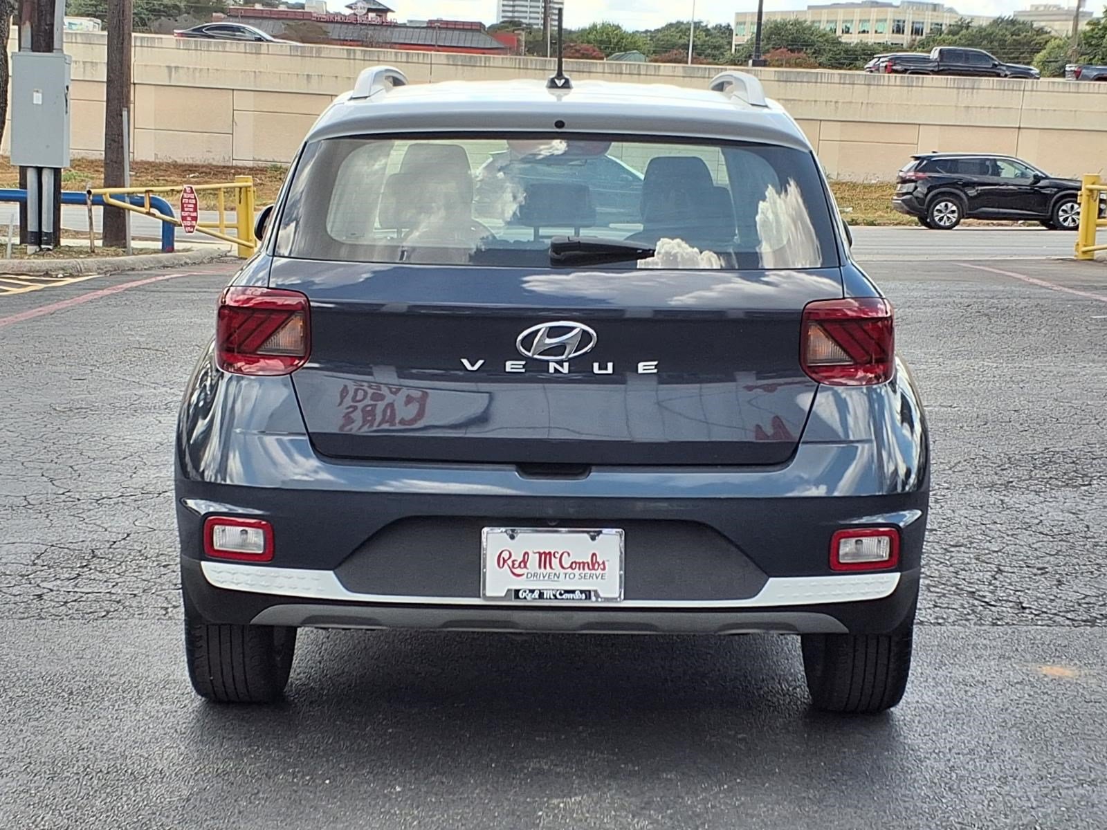 Used 2025 Hyundai Venue Limited FWD image 7