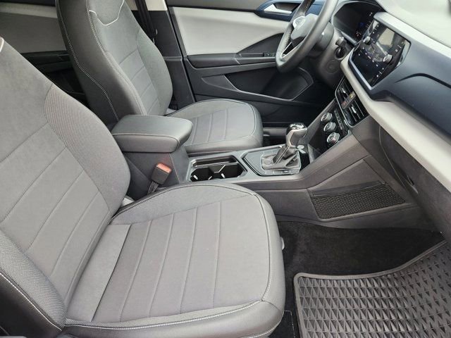 Used 2023 Volkswagen Taos SE w/ Panoramic Sunroof Package image 20