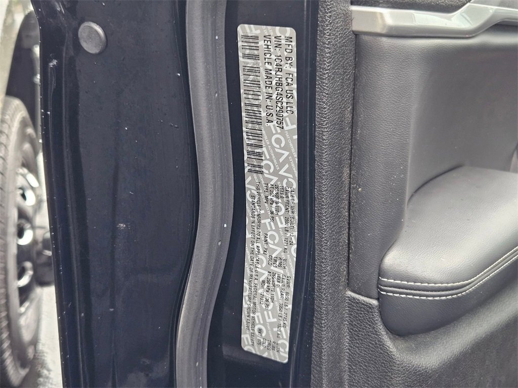 Certified 2025 Jeep Grand Cherokee Limited w/ Trailer Tow Package image 40