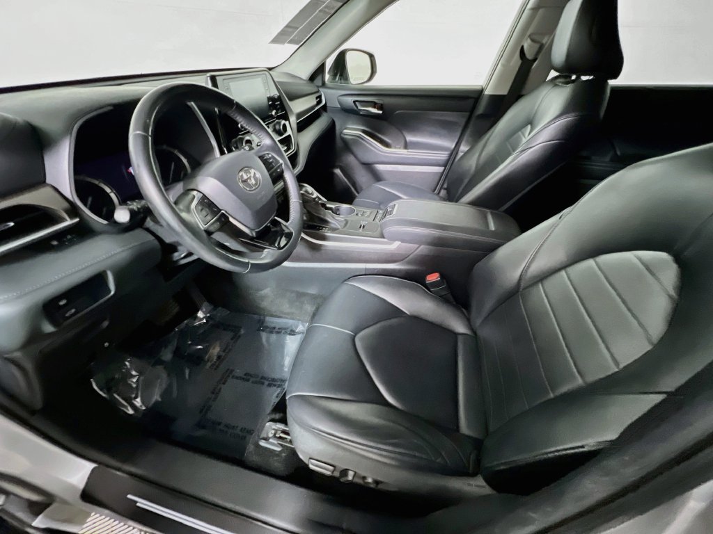 Used 2021 Toyota Highlander XLE FWD image 12