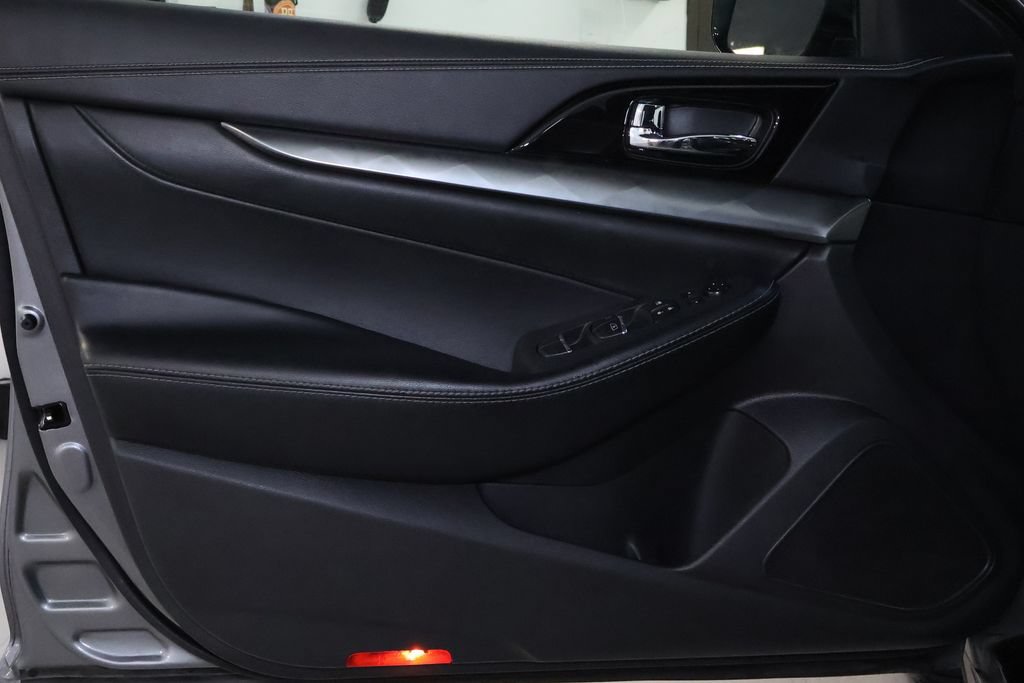 Used 2023 Nissan Maxima SV w/ Floor Mat Group FWD image 12
