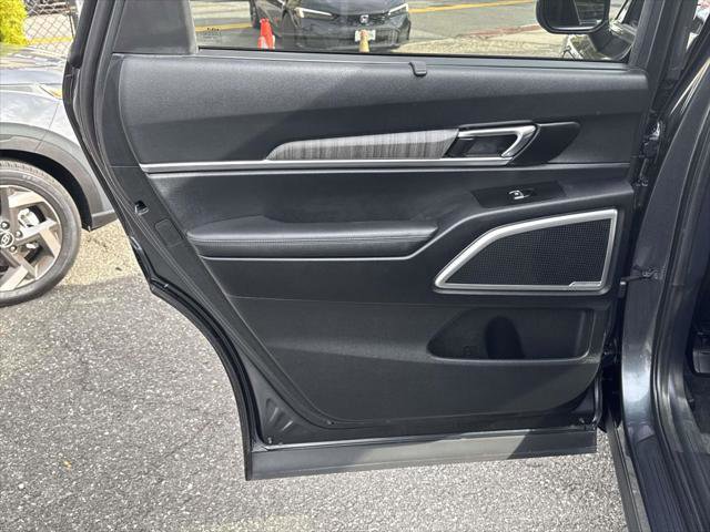 Used 2023 Kia Telluride EX w/ EX Captain's Chair Package image 10