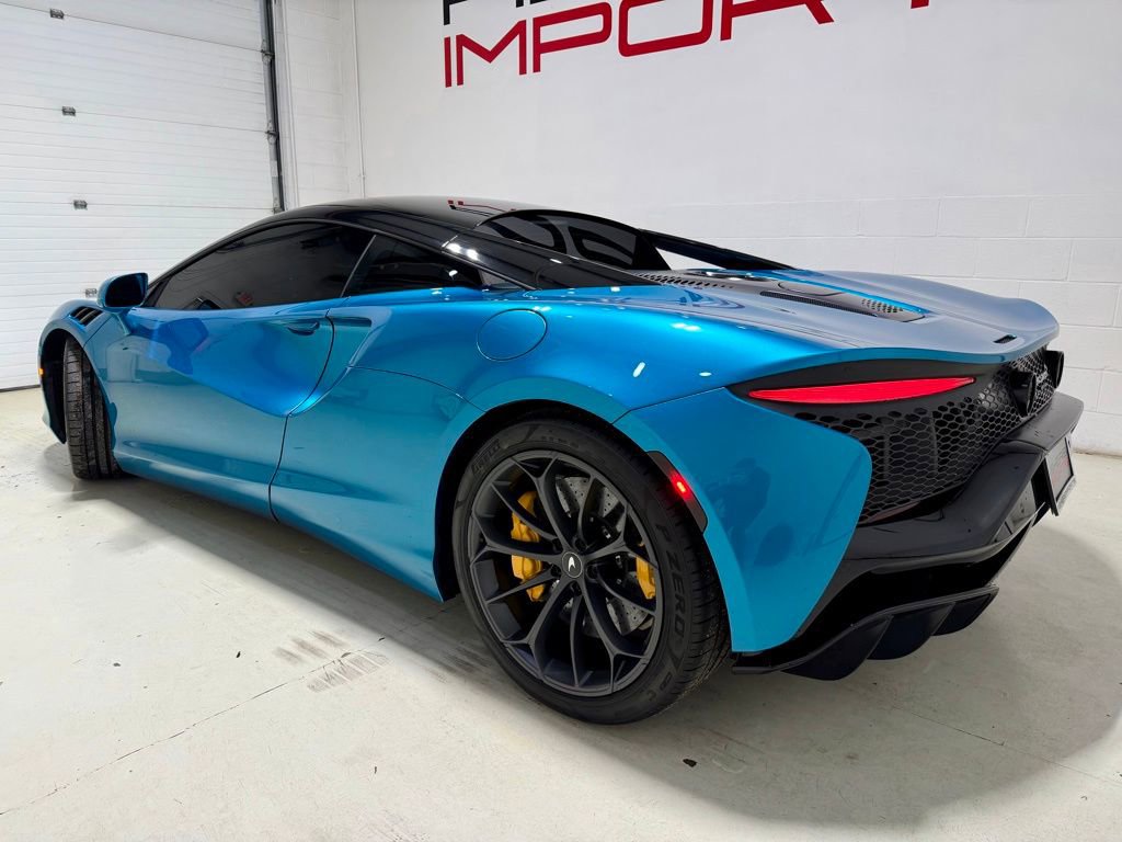 Used 2023 McLaren Artura image 5