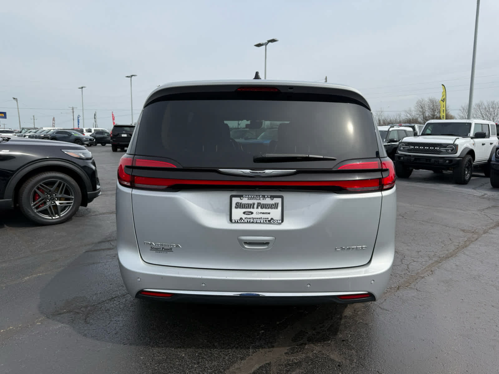 Used 2024 Chrysler Pacifica Limited FWD image 24