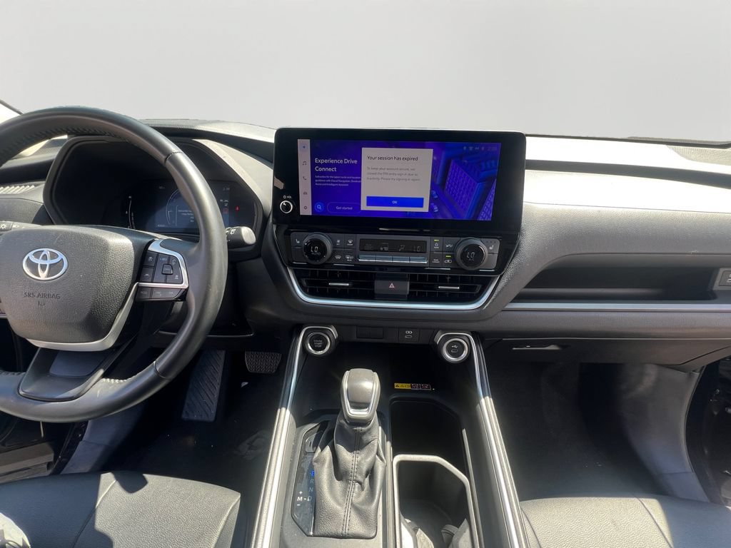 Used 2025 Toyota Grand Highlander AWD image 14