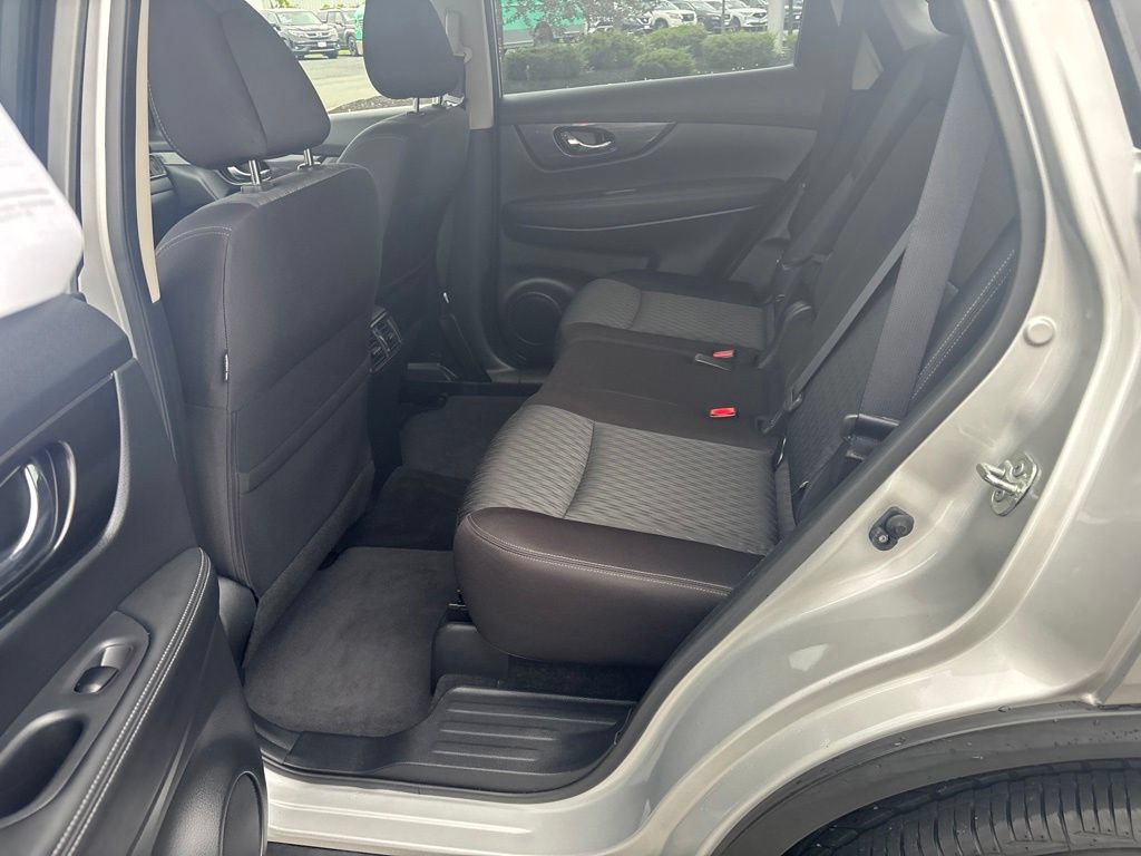 Used 2018 Nissan Rogue SV w/ Sun & Sound Touring Package AWD/4WD image 27