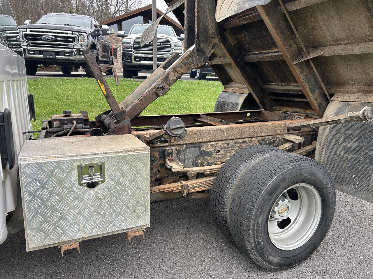 Used 2004 Chevrolet Silverado 3500 2WD Regular Cab image 22