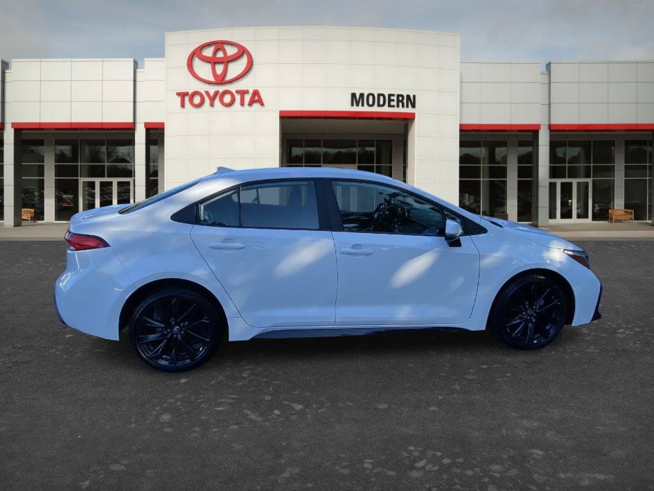 Certified 2025 Toyota Corolla SE FWD image 4