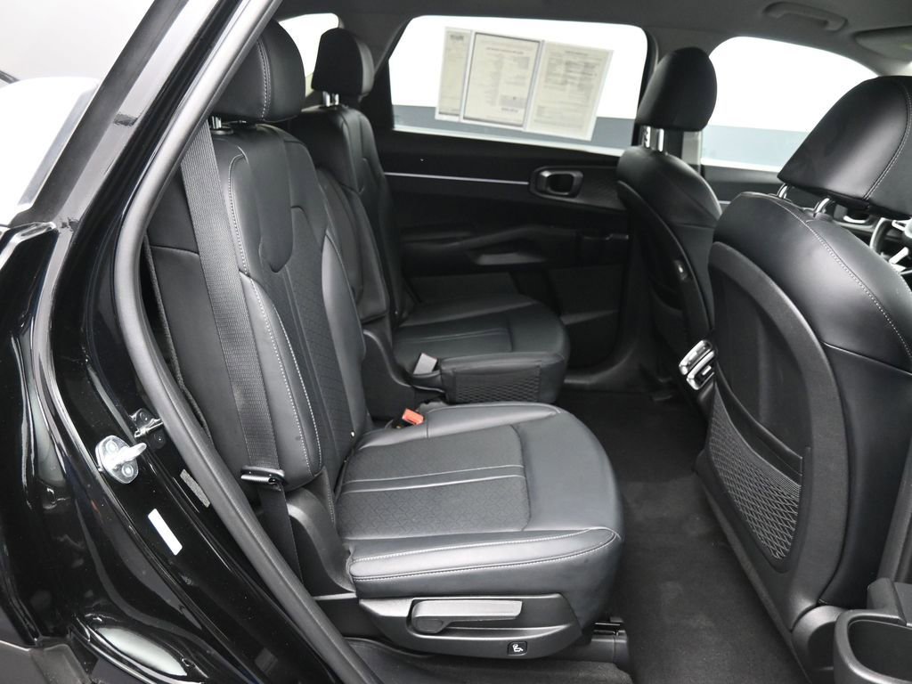 Certified 2023 Kia Sorento EX image 26