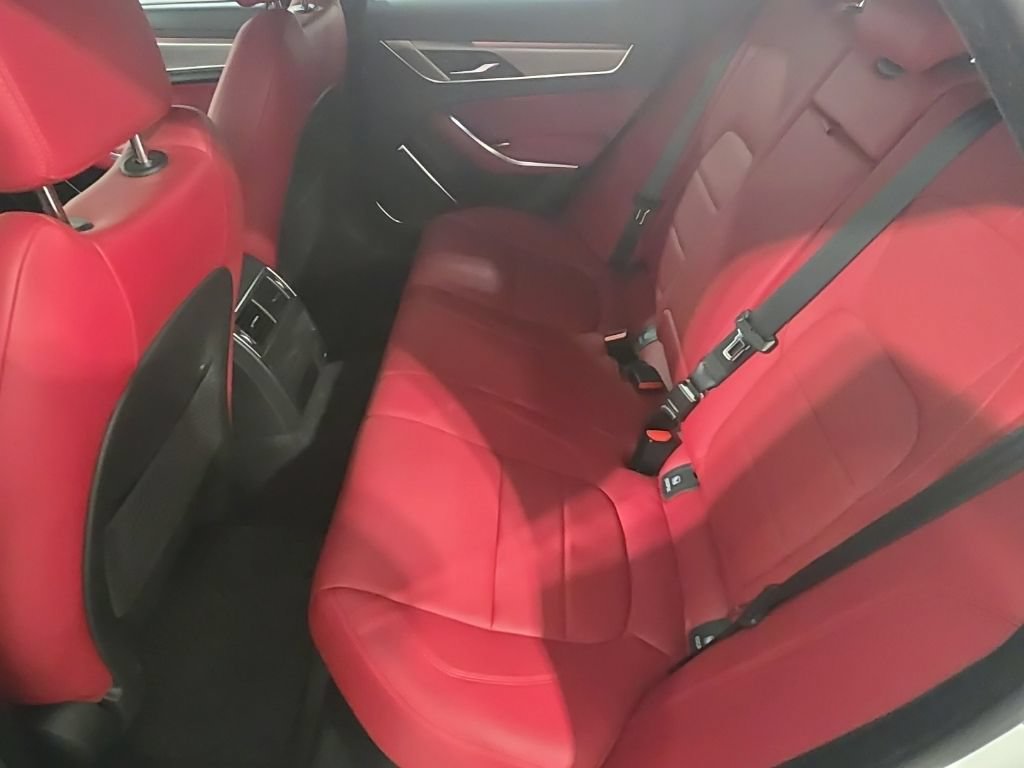 Certified 2022 Jaguar XF R-Dynamic SE AWD/4WD image 22