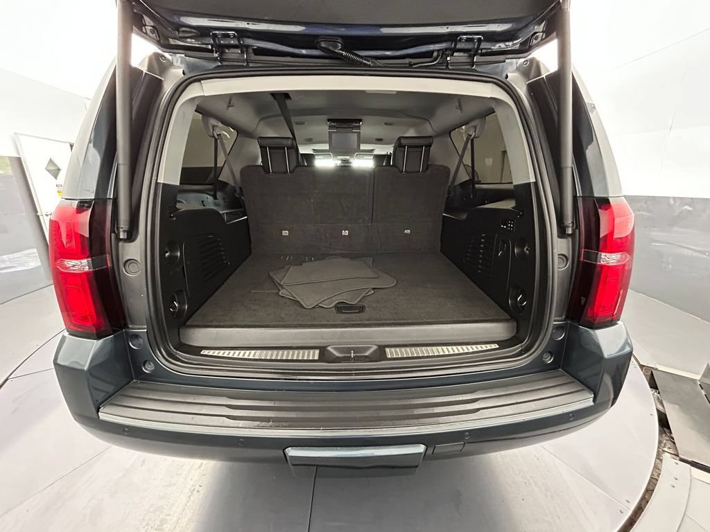 Used 2020 Chevrolet Suburban LT RWD image 44