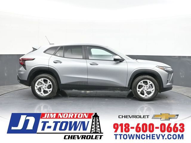 Used 2025 Chevrolet Trax LS w/ LS Convenience Package