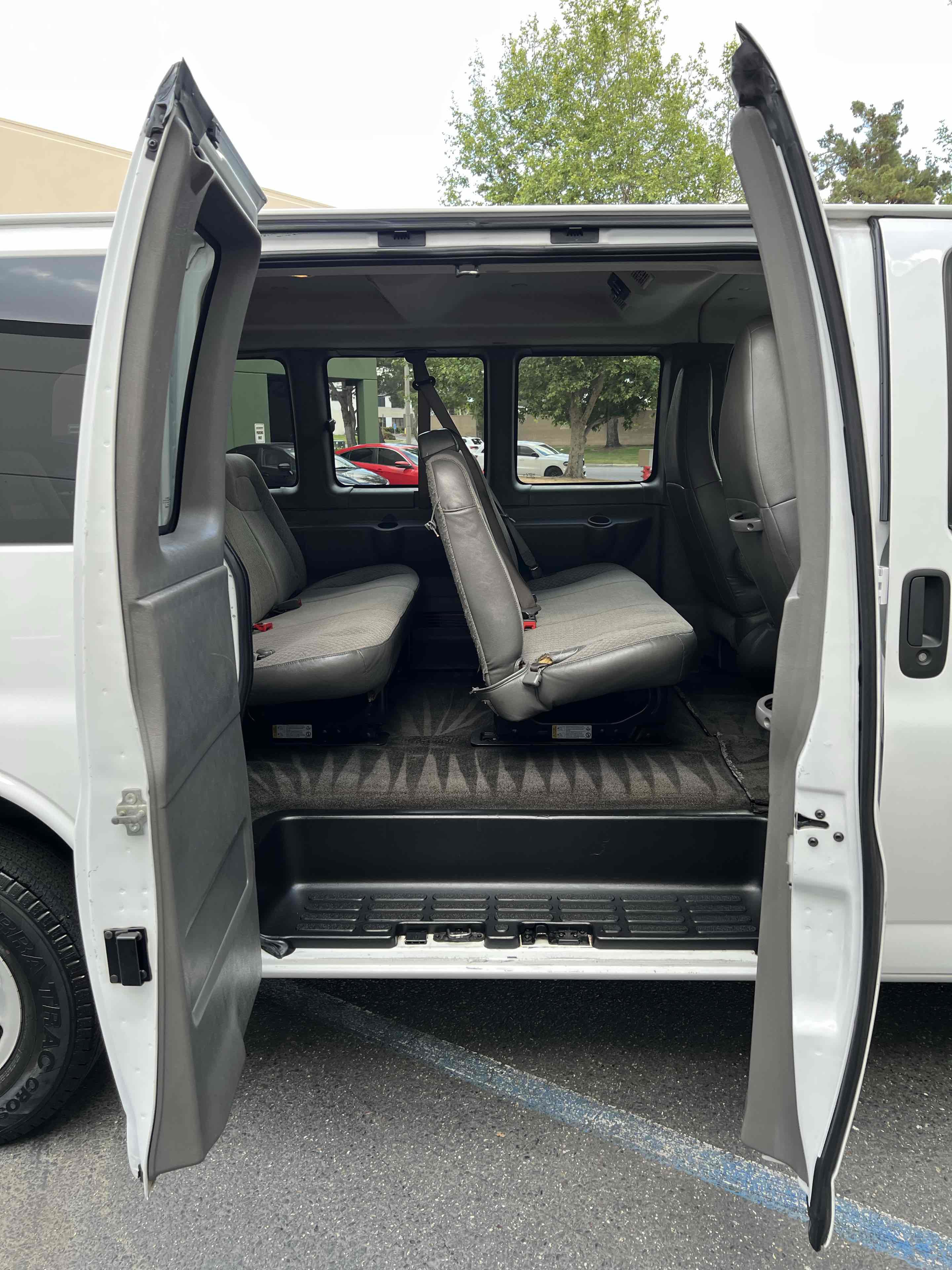 Used 2018 Chevrolet Express 3500 LT w/ LT Preferred Equipment Group RWD image 24