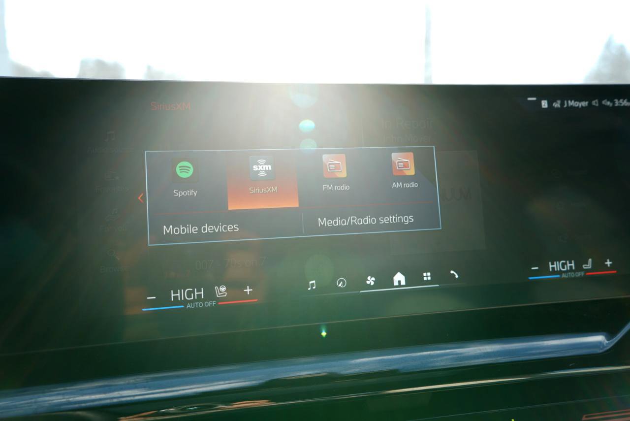 Used 2024 BMW 530i xDrive 530i xDrive Sedan w/ Convenience Package image 34