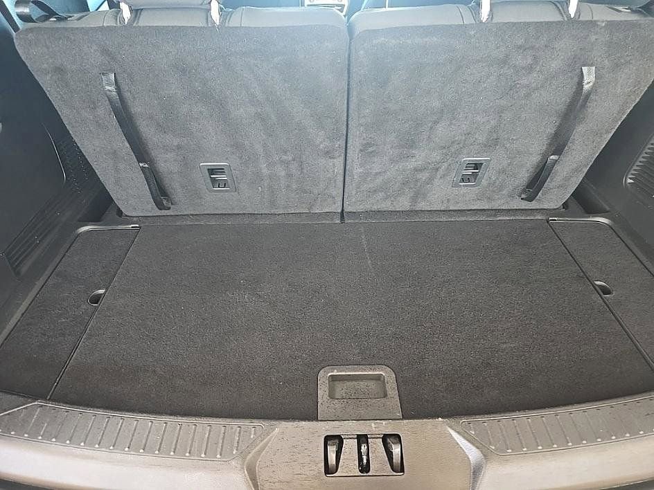 Used 2024 Ford Explorer XLT w/ Class IV Trailer Tow Package image 28