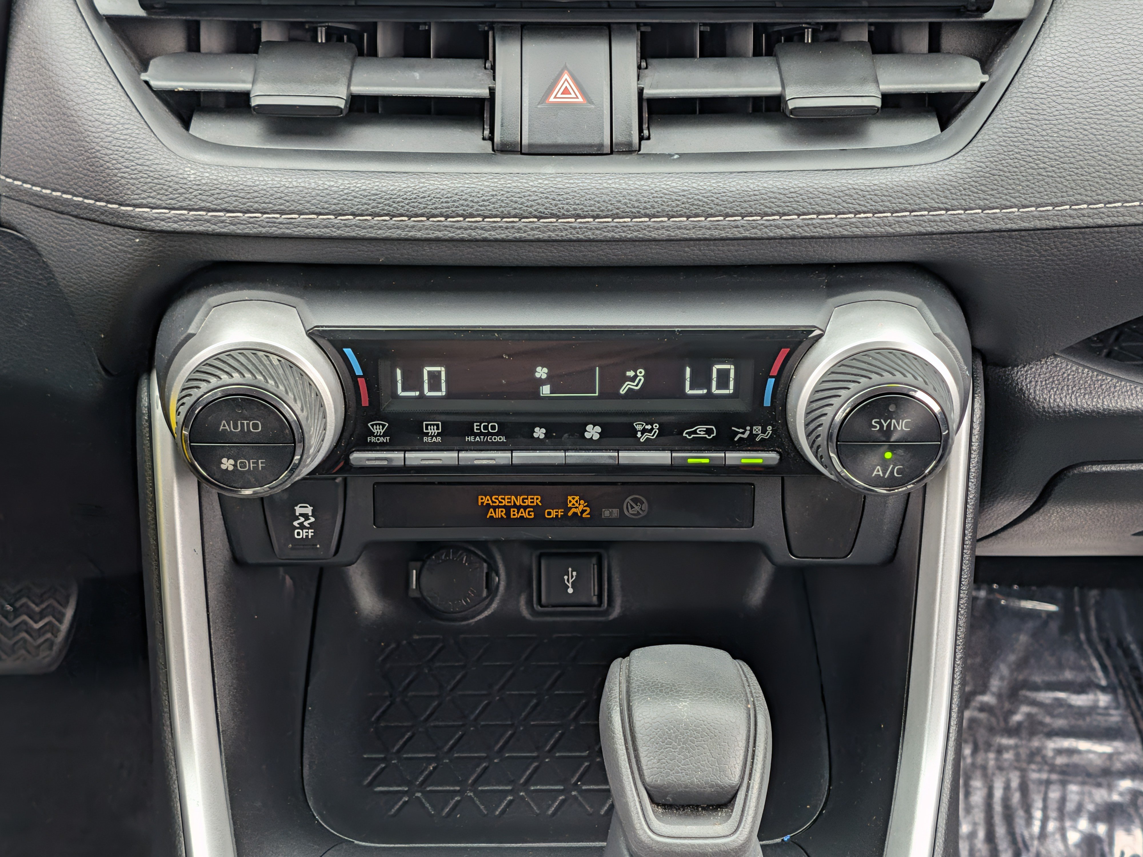 Used 2020 Toyota RAV4 LE w/ All Weather Liner Package AWD/4WD image 28