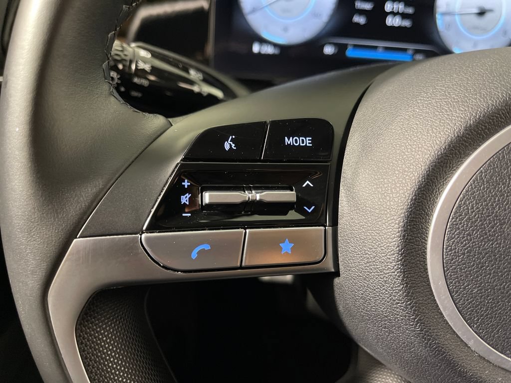 Certified 2025 Hyundai Elantra SEL FWD image 28