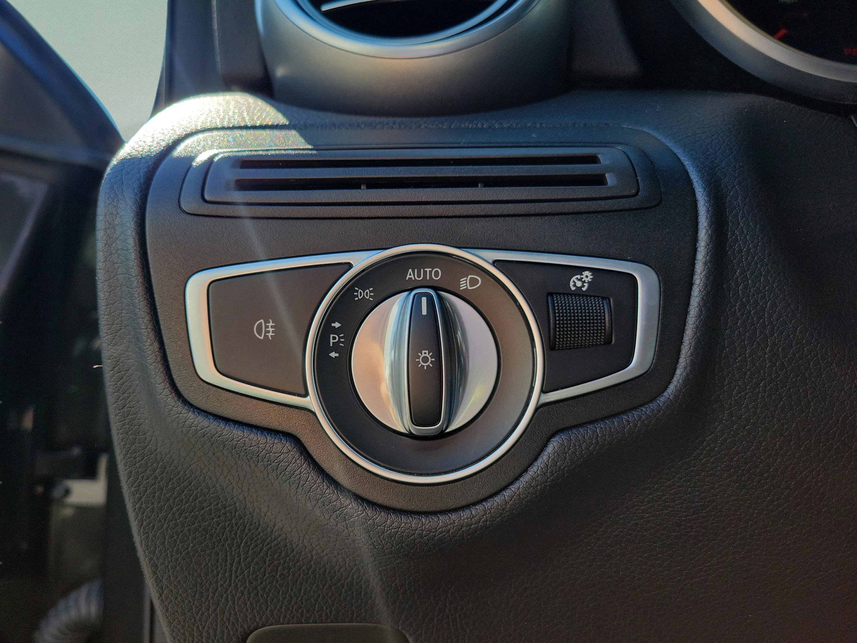 Used 2022 Mercedes-Benz GLC 300 image 19