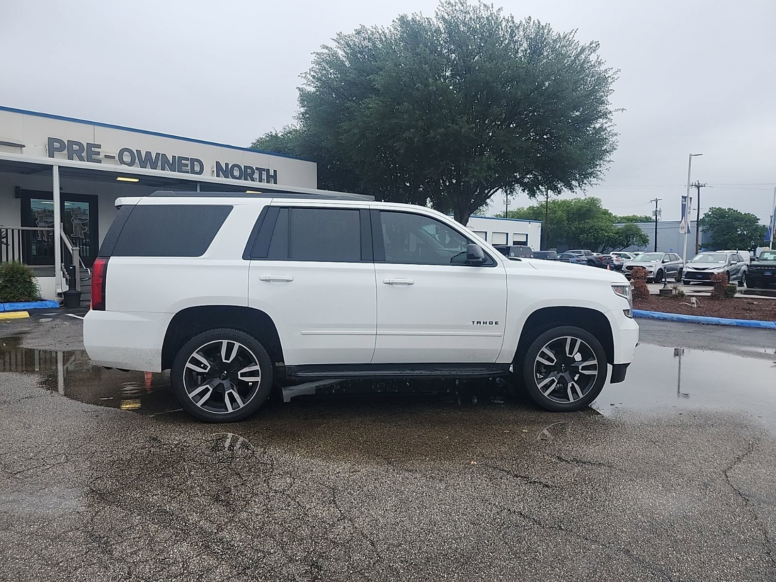 Used 2018 Chevrolet Tahoe Premier image 2