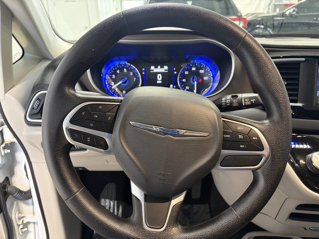 Used 2021 Chrysler Voyager LX image 7