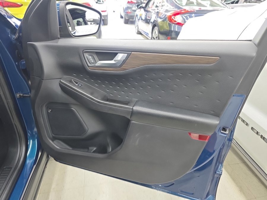 Used 2020 Ford Escape Titanium image 12