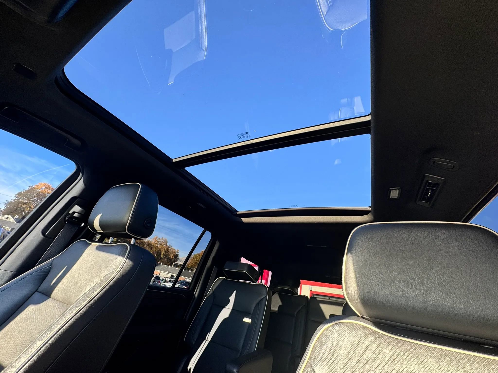 Used 2021 Chevrolet Suburban Premier w/ Premium Package image 22