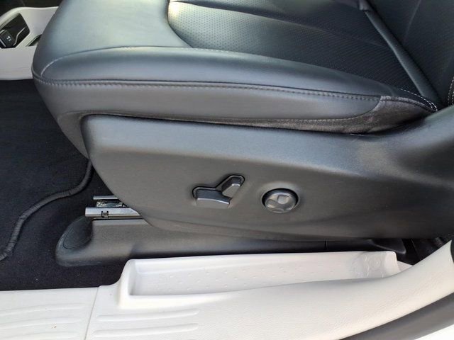 Used 2024 Chrysler Pacifica Touring-L image 5