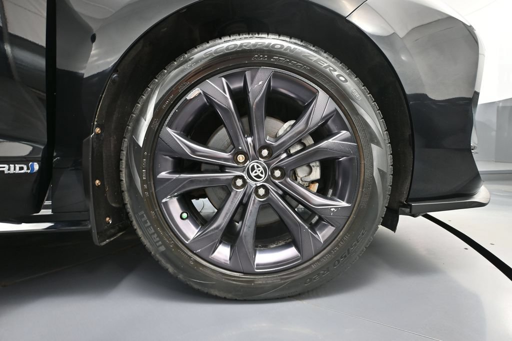 Used 2021 Toyota Sienna XSE FWD image 11