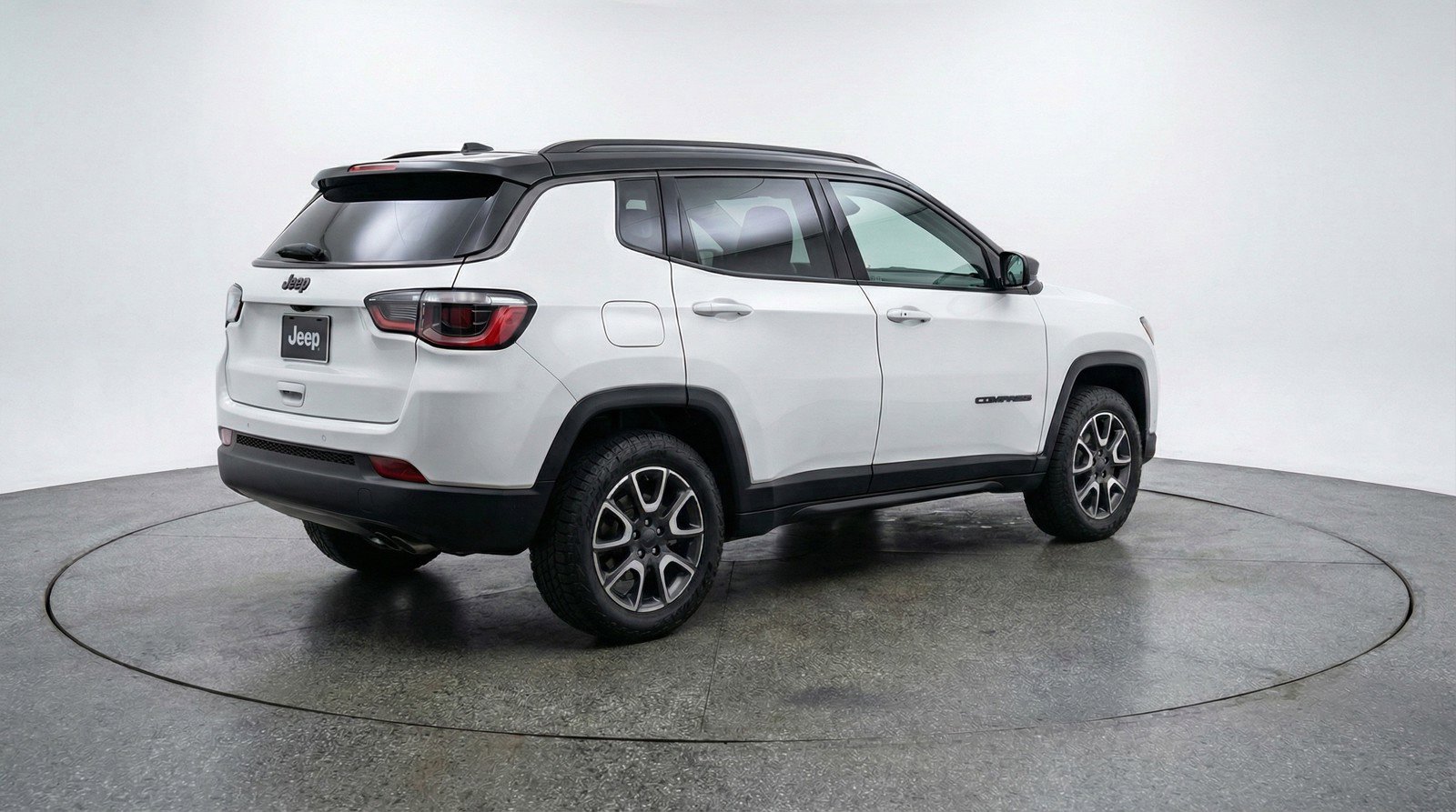Used 2025 Jeep Compass Trailhawk AWD/4WD image 9