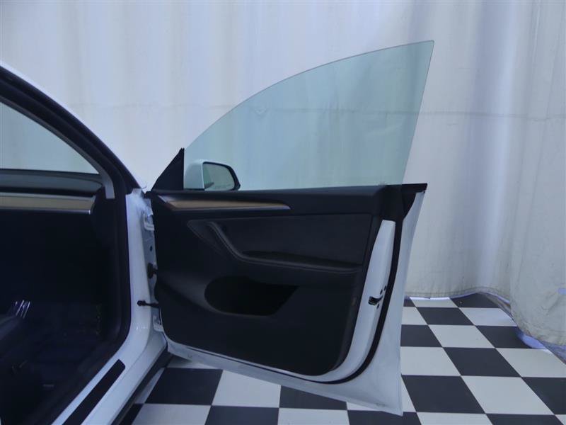 Used 2024 Tesla Model Y Long Range AWD/4WD image 24