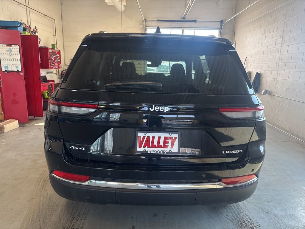 New 2025 Jeep Grand Cherokee Laredo w/ Luxury Tech Group I image 13