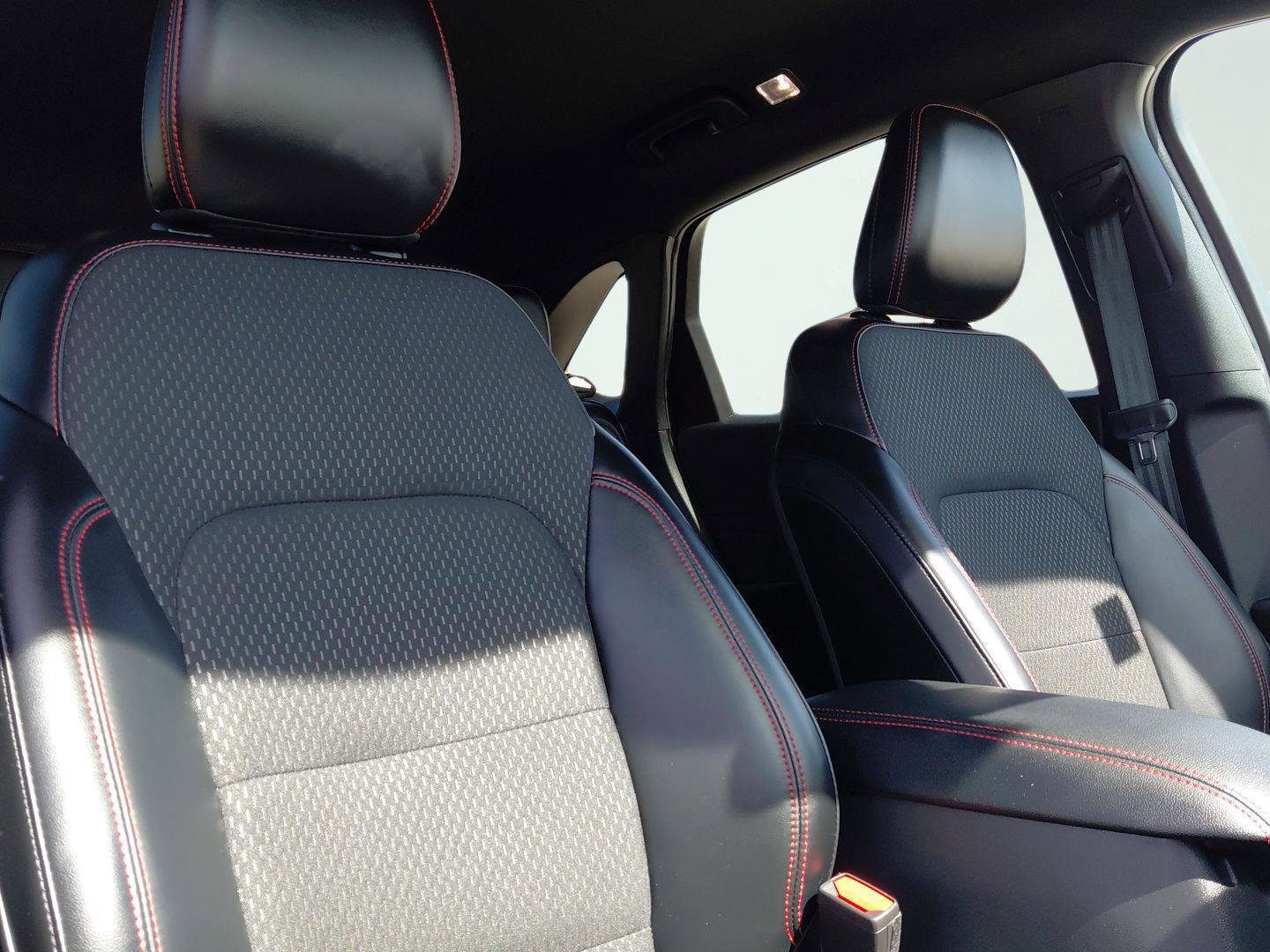 Used 2025 Ford Escape ST-Line image 11