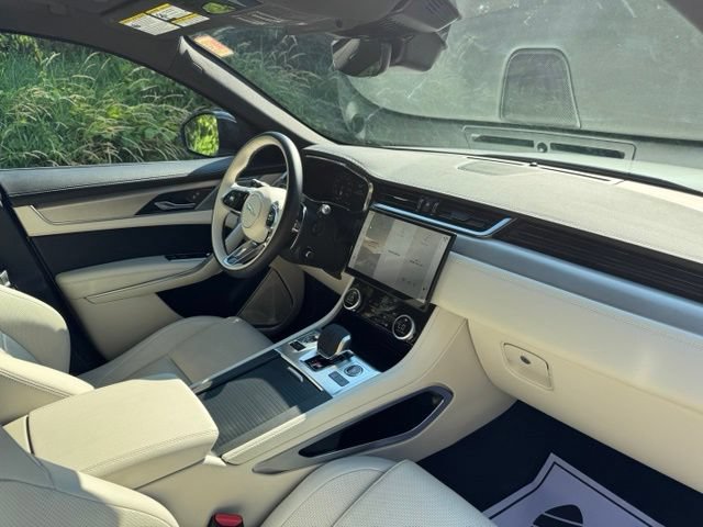 Certified 2025 Jaguar F-PACE R-Dynamic S AWD/4WD image 19