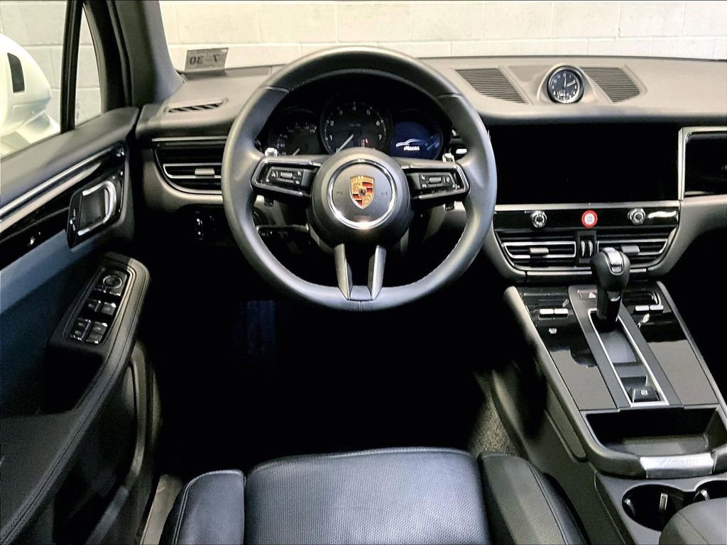 Used 2025 Porsche Macan AWD/4WD image 11