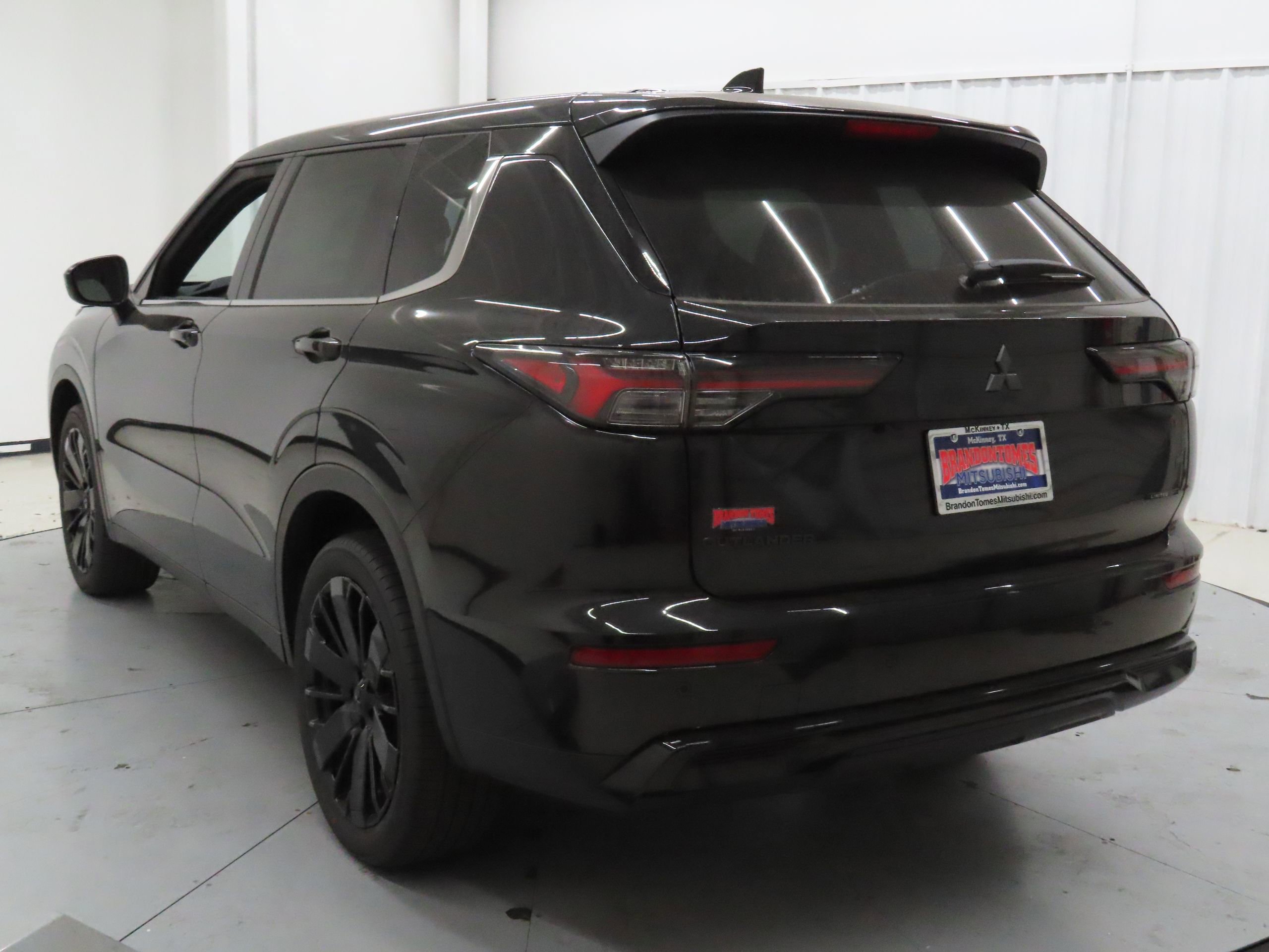 New 2026 Mitsubishi Outlander LE FWD image 5