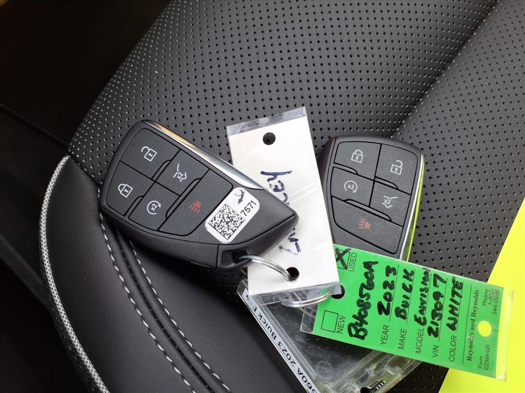 Used 2023 Buick Envision Essence image 19