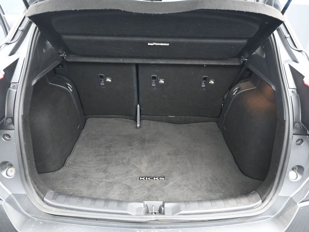 Used 2020 Nissan Kicks SV image 11