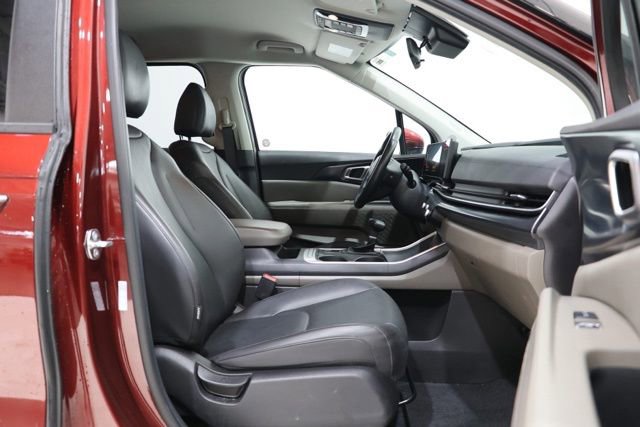 Used 2025 Kia Carnival FWD image 36