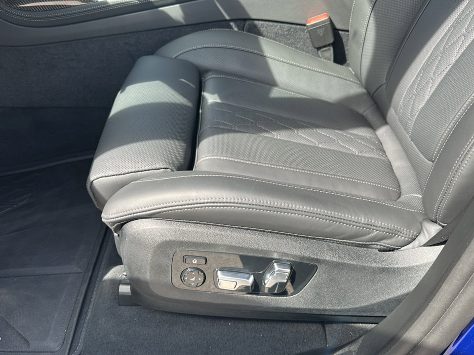 New 2025 BMW X7 M60i image 12