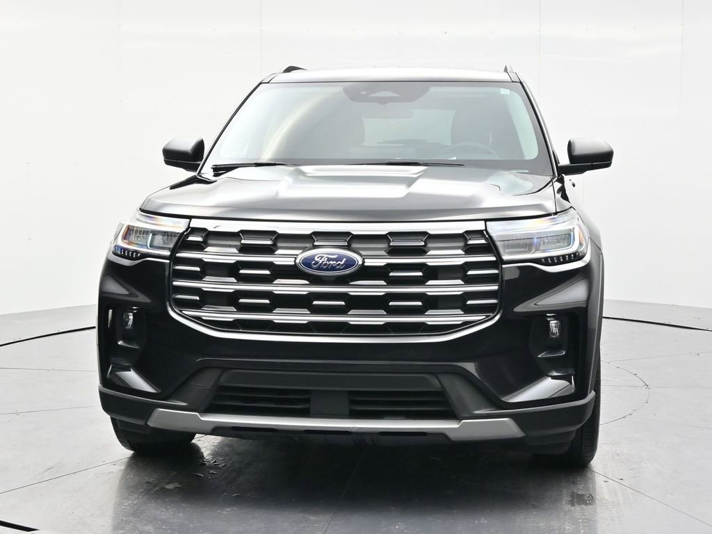 Used 2025 Ford Explorer Active w/ Active Comfort Package RWD image 2