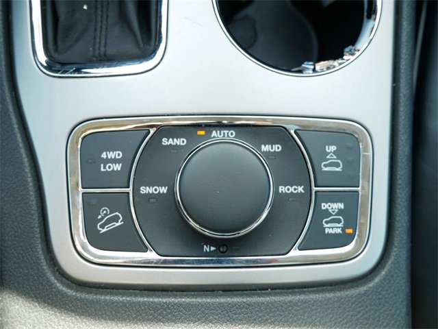Used 2017 Jeep Grand Cherokee Summit image 23