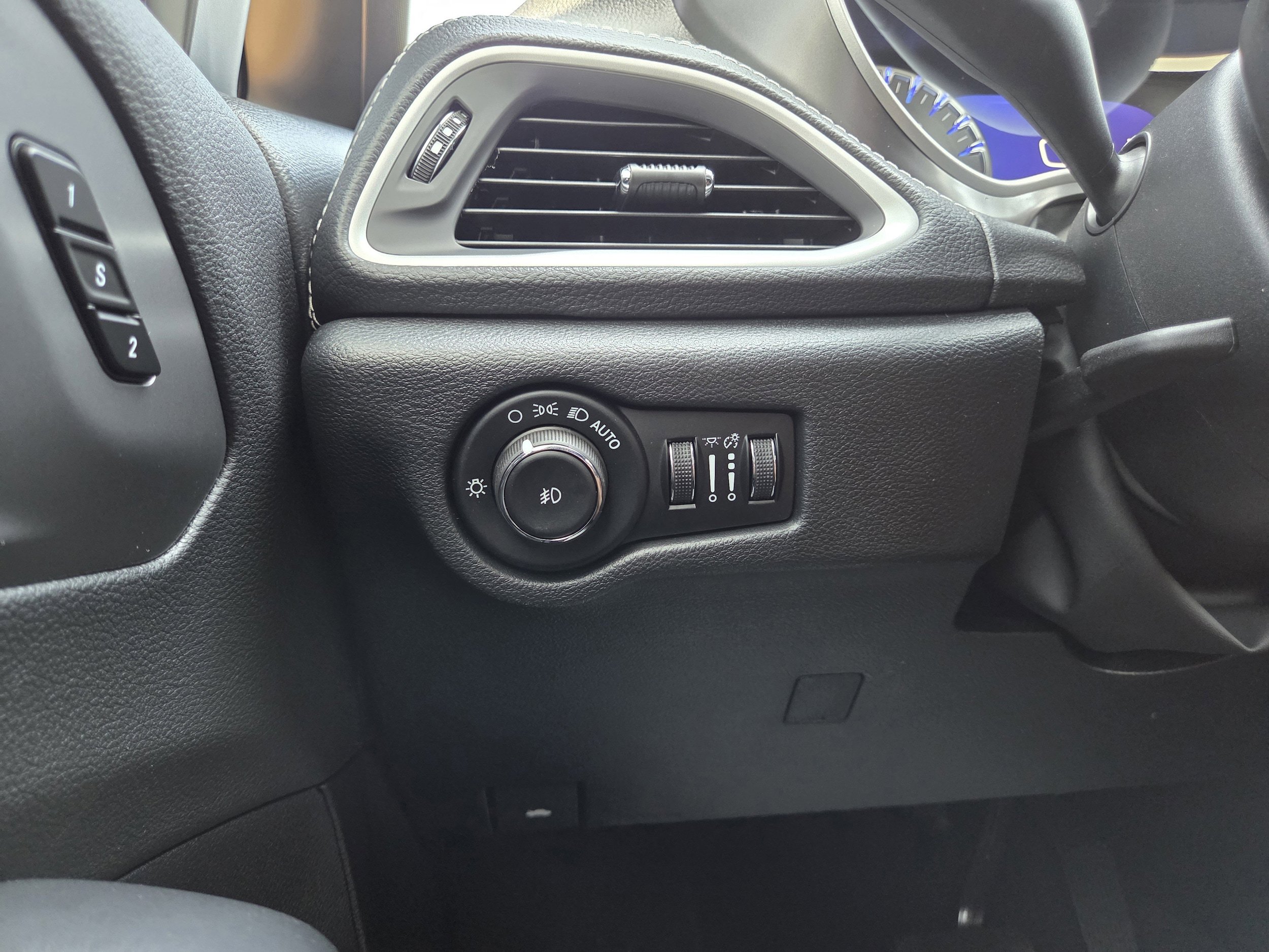 New 2026 Chrysler Pacifica Select image 40