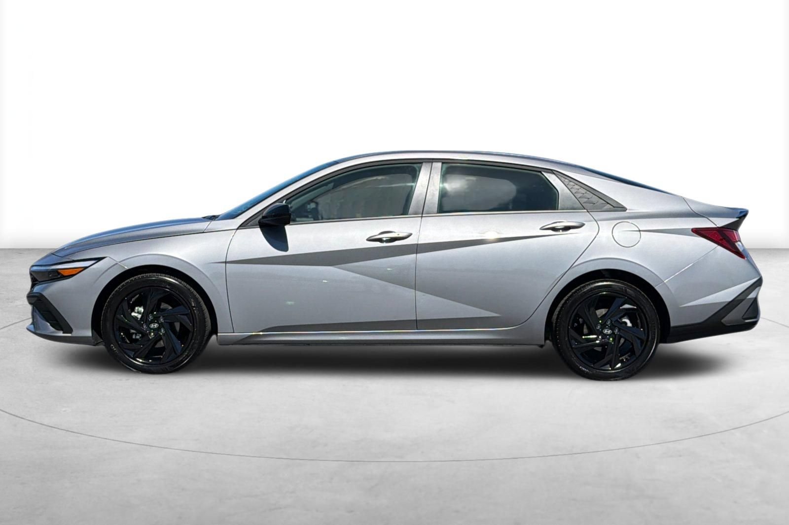 Certified 2026 Hyundai Elantra Sport FWD image 3