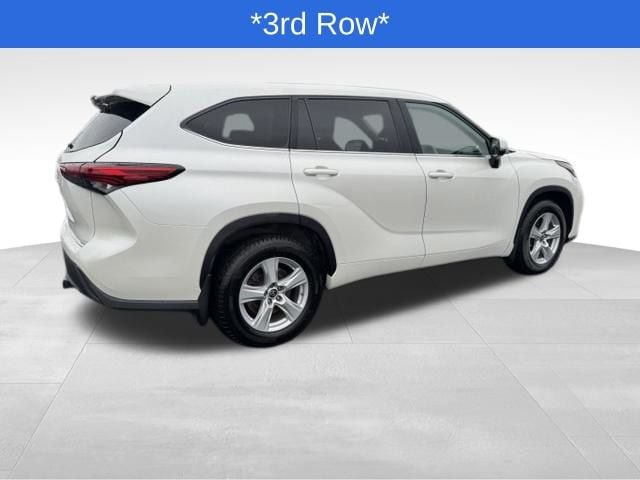 Used 2020 Toyota Highlander L AWD/4WD image 3